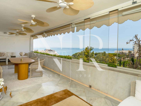 Atico en venta en Don Gonzalo con vistas panorámicas al mar y piscina privada