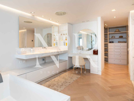 Atico en venta en Don Gonzalo con vistas panorámicas al mar y piscina privada