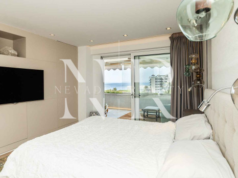 Atico en venta en Don Gonzalo con vistas panorámicas al mar y piscina privada