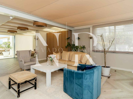 Atico en venta en Don Gonzalo con vistas panorámicas al mar y piscina privada