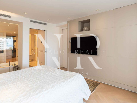 Atico en venta en Don Gonzalo con vistas panorámicas al mar y piscina privada