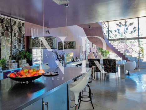 Villa in Estepona next to the beach and golf for sale