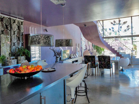 Villa in Estepona next to the beach and golf for sale