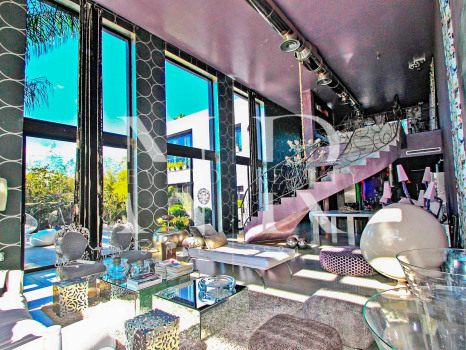 Villa in Estepona next to the beach and golf for sale