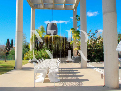 Villa in Estepona next to the beach and golf for sale