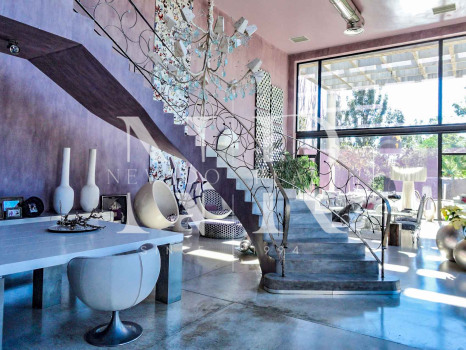 Villa in Estepona next to the beach and golf for sale