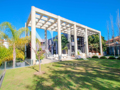 Villa in Estepona next to the beach and golf for sale