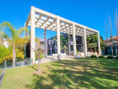 Villa in Estepona next to the beach and golf for sale