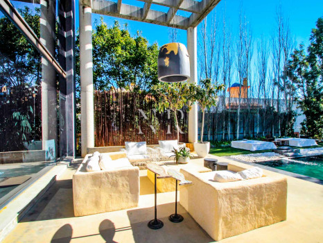 Villa in Estepona next to the beach and golf for sale