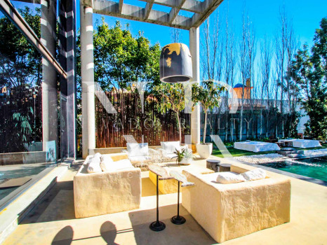 Villa in Estepona next to the beach and golf for sale