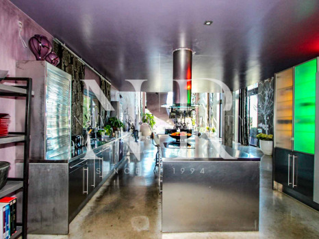 Villa in Estepona next to the beach and golf for sale