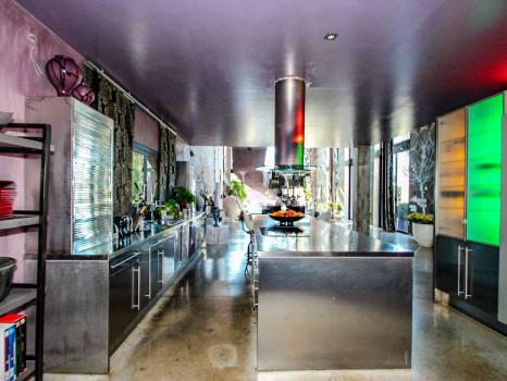 Villa in Estepona next to the beach and golf for sale