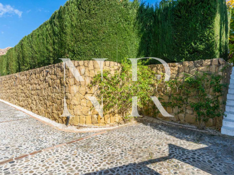 Villa in Lomas de Marbella club with mountain views for long term rental