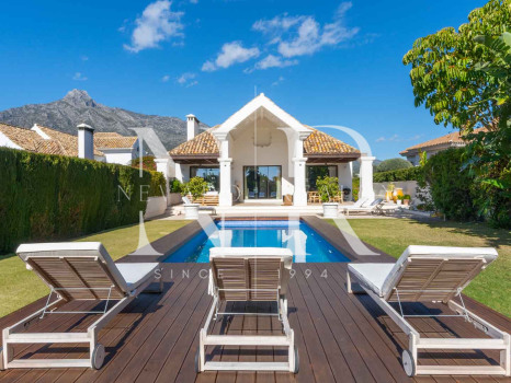 Villa in Lomas de Marbella club with mountain views for long term rental