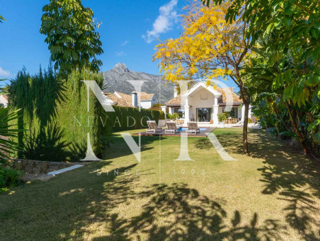 Villa in Lomas de Marbella club with mountain views for long term rental