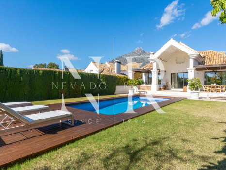 Villa in Lomas de Marbella club with mountain views for long term rental