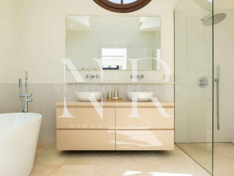 Villa in Lomas de Marbella club with mountain views for long term rental