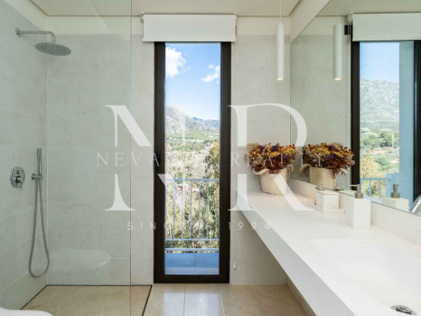 Villa in Lomas de Marbella club with mountain views for long term rental