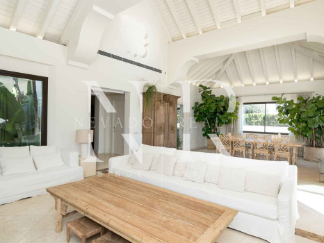 Villa in Lomas de Marbella club with mountain views for long term rental