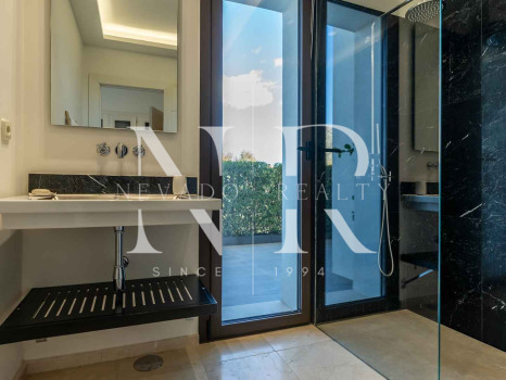 Villa in Lomas de Marbella club with mountain views for long term rental