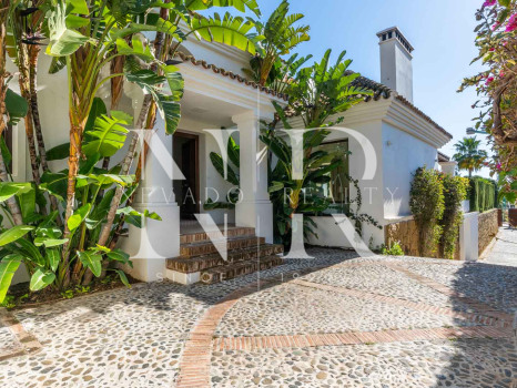 Villa in Lomas de Marbella club with mountain views for long term rental