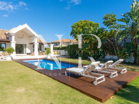 Villa in Lomas de Marbella club with mountain views for long term rental