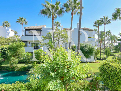 Apartment in Estepona with sea views in first line beach for sale