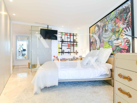Apartment in Estepona with sea views in first line beach for sale