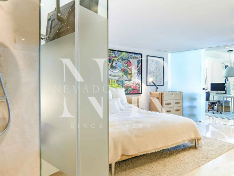 Apartment in Estepona with sea views in first line beach for sale
