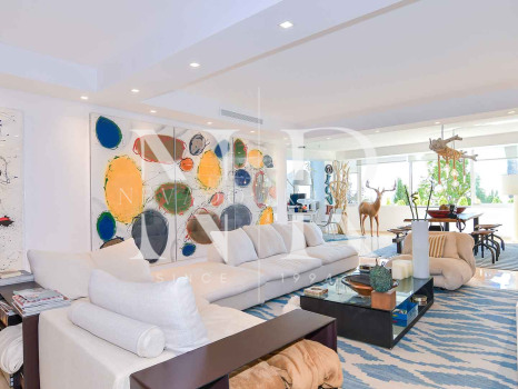 Apartment in Estepona with sea views in first line beach for sale