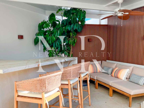 Impresionante apartamento duplex en planta baja reformado con piscina privada en Marbella Centro en alquiler corta temporada.