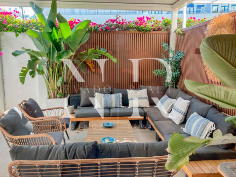 Impresionante apartamento duplex en planta baja reformado con piscina privada en Marbella Centro en alquiler corta temporada.
