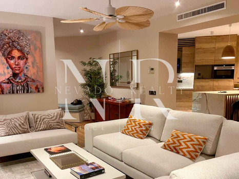 Impresionante apartamento duplex en planta baja reformado con piscina privada en Marbella Centro en alquiler corta temporada.