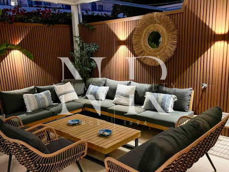 Impresionante apartamento duplex en planta baja reformado con piscina privada en Marbella Centro en alquiler corta temporada.
