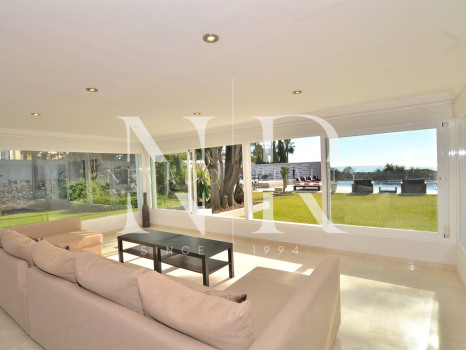 Villa in Elviria with beautiful sea views for sale