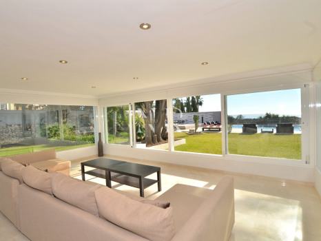 Villa en Elviria con preciosas vistas al mar en venta