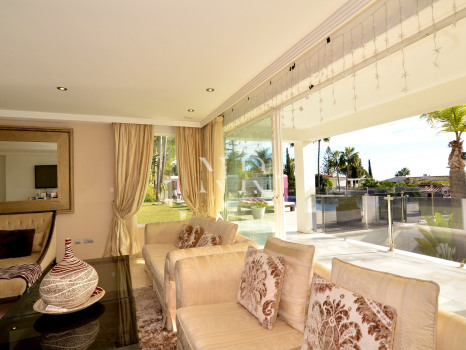 Villa en Elviria con preciosas vistas al mar en venta