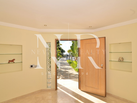 Villa in Elviria with beautiful sea views for sale