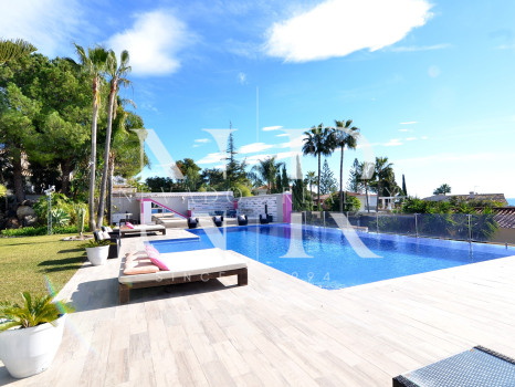 Villa in Elviria with beautiful sea views for sale