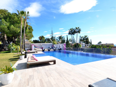 Villa en Elviria con preciosas vistas al mar en venta