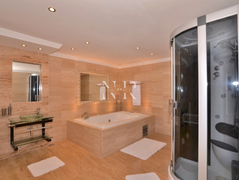 Villa en Elviria con preciosas vistas al mar en venta