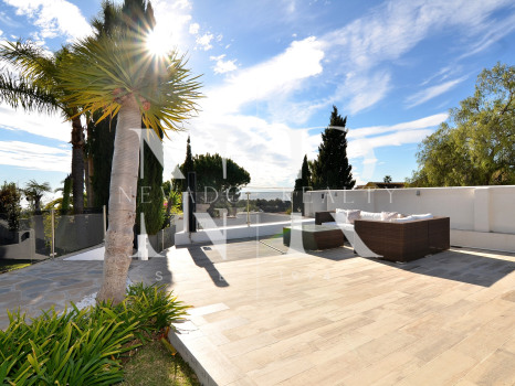 Villa in Elviria with beautiful sea views for sale