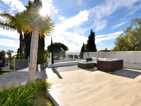 Villa en Elviria con preciosas vistas al mar en venta