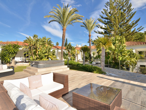 Villa en Elviria con preciosas vistas al mar en venta