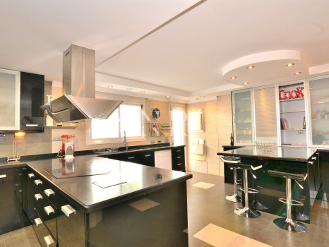 Villa en Elviria con preciosas vistas al mar en venta