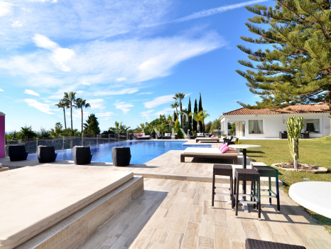 Villa en Elviria con preciosas vistas al mar en venta