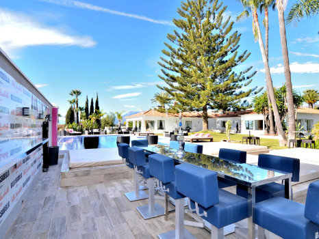 Villa en Elviria con preciosas vistas al mar en venta