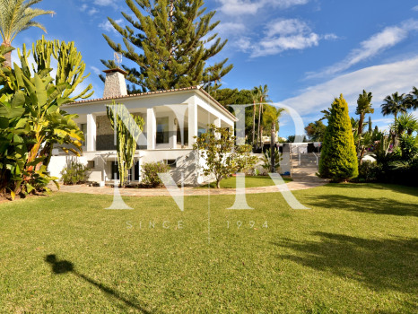 Villa in Elviria with beautiful sea views for sale