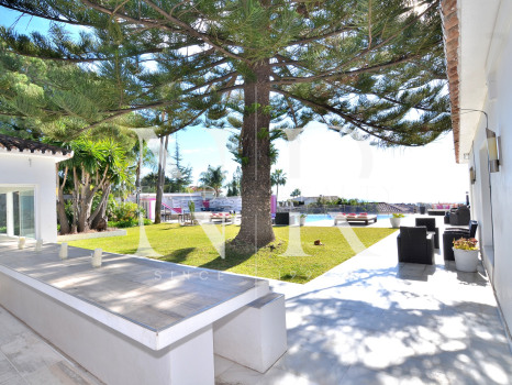 Villa in Elviria with beautiful sea views for sale