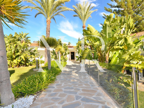 Villa in Elviria with beautiful sea views for sale